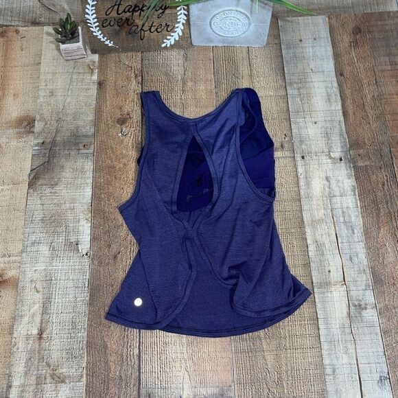 Lululemon Twist & Reach Tank
Heathered Aeon - Picture 2 of 11